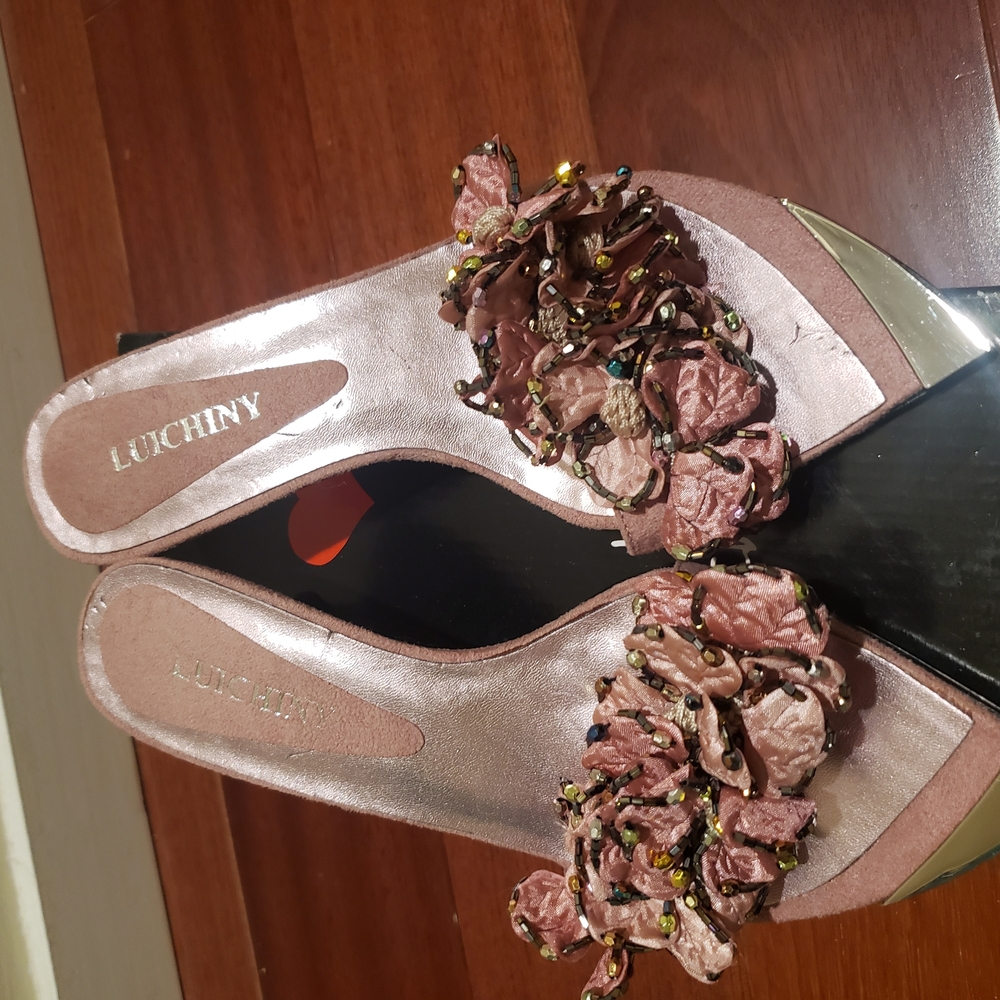 Luichiny Pink Sandals with Chic Design - Picture 2 of 7